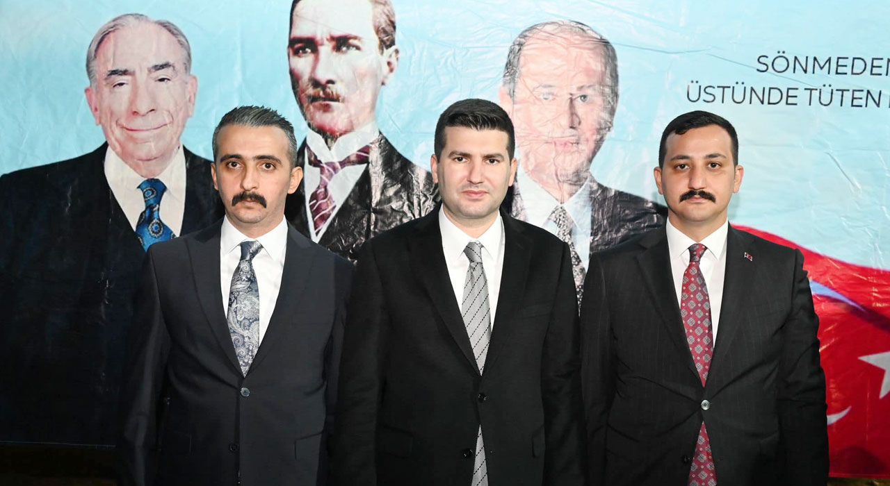 Ülkü Ocakları Osmaniye İl Başkanlığında Bayrak Değişimi