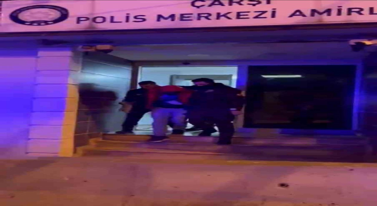 Üzerinde uyuşturucuyla yakalanan şahıs ekiplere Yakmayın beni diye yalvardı