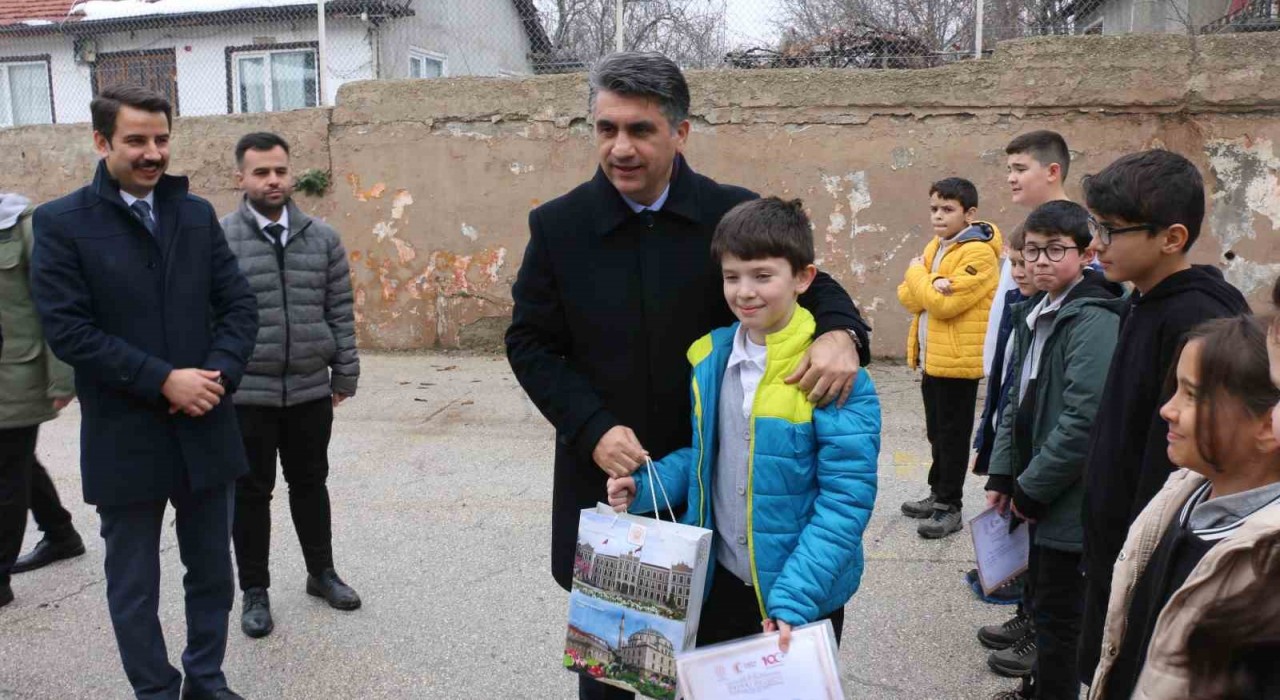 Vali Aydından tarihi ilçeye ziyaret: “Hakikaten eşsiz konaklarımız var burada”