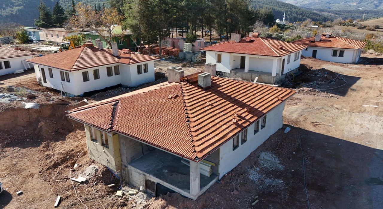 Vali Yılmaz Hasanbeyli'de: Deprem Konutları 3 Ayda Tamamlanacak