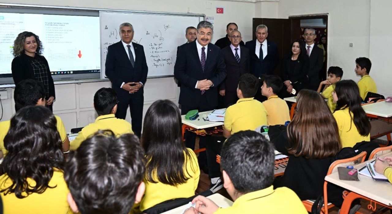 Vali Yılmaz’dan Cebelibereket Şehit Ali Alkan Ortaokulu’na Ziyaret