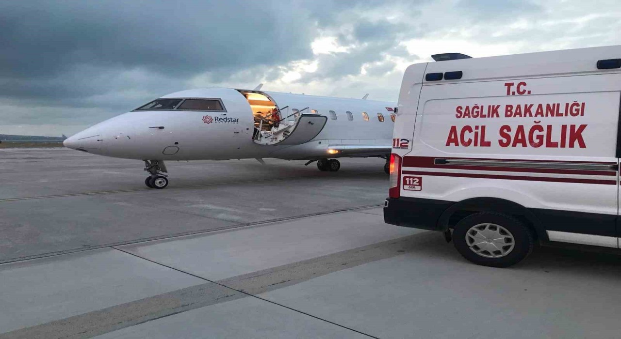 Vanda bir bebek ve 10 yaşındaki çocuk ambulans uçakla İstanbula sevk edildi