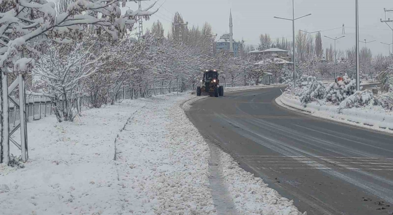 Vanda kar çocukların neşe kaynağı oldu