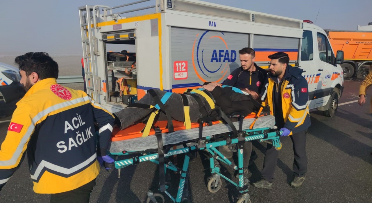 Vanda zincirleme kazalarda can pazarı: 1 ölü, 51 yaralı