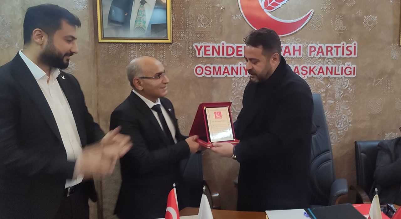 Yeniden Refah’lı Tümay’a İl Başkanından Plaket