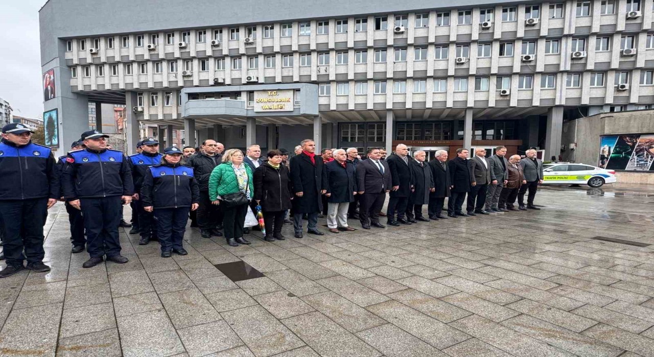 Zonguldakta Madenciler Günü dolayısıyla Valilik önünde tören düzenlendi