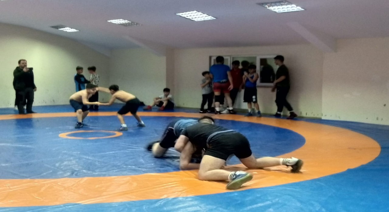 3 güreş kulübünden ortak antrenman