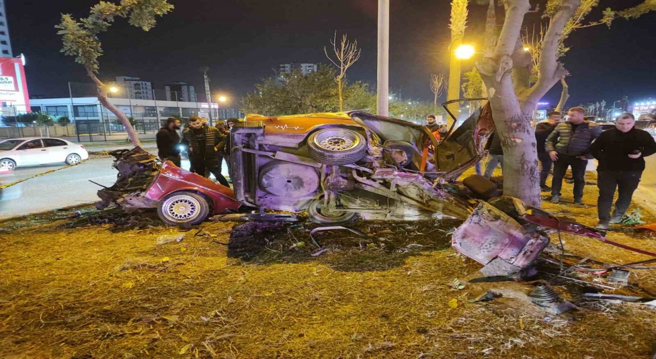 Adanada ikiye bölünen otomobilde ölü sayısı 2ye yükseldi