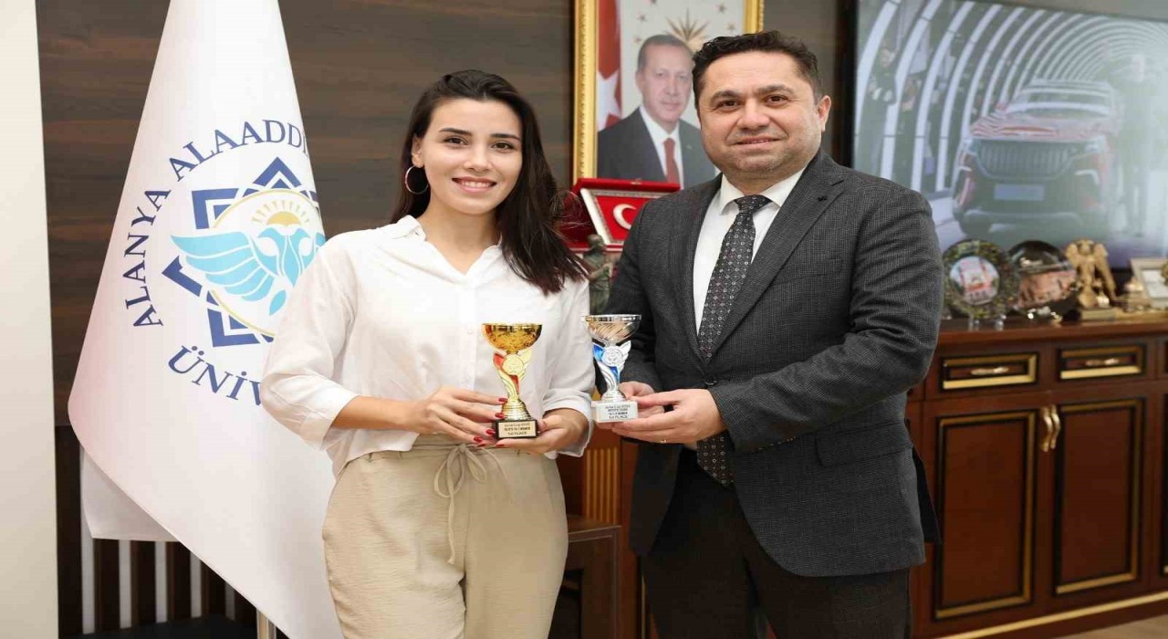 ALKÜlü buz paten şampiyonundan Başkan Türkdoğana ziyaret