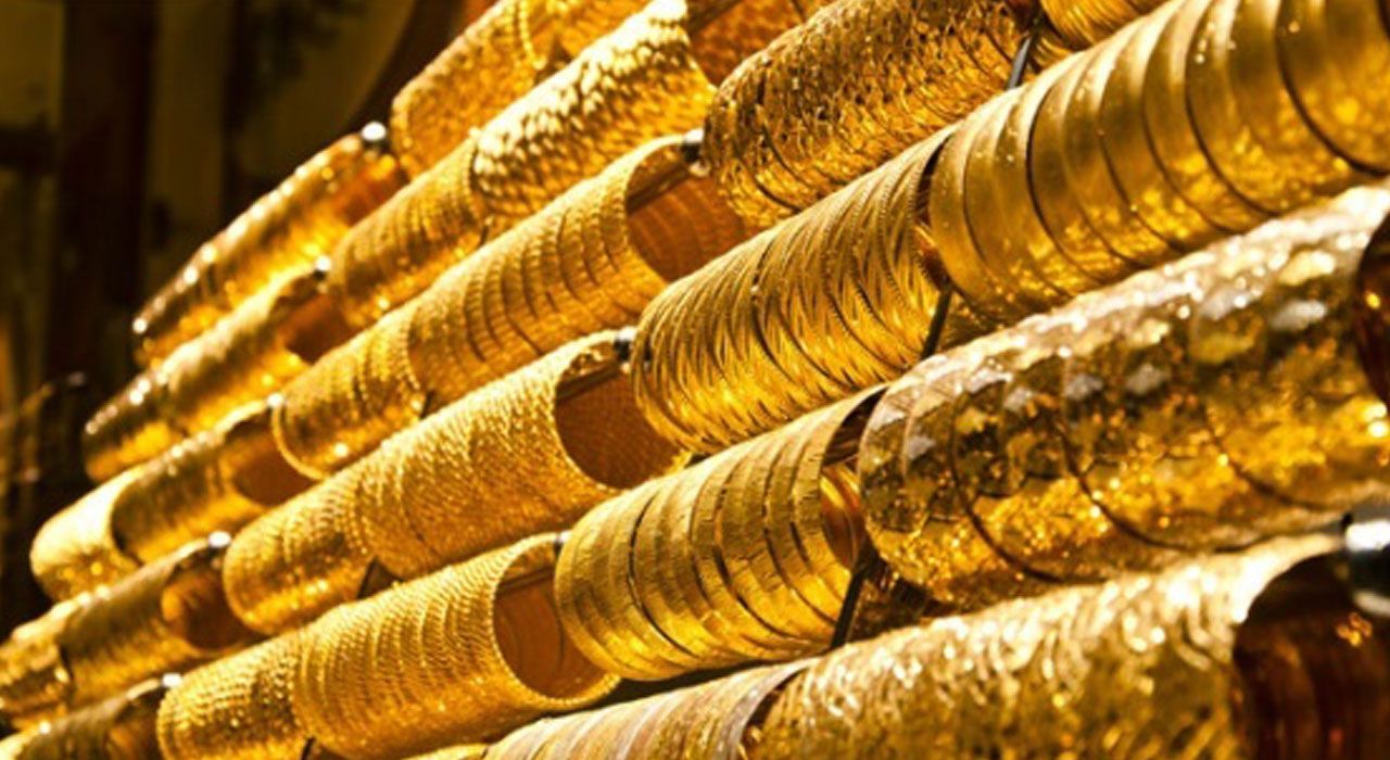 Altın Fiyatları Yükselişte: Zayıf Dolar ve Belirsizlikler Etkili