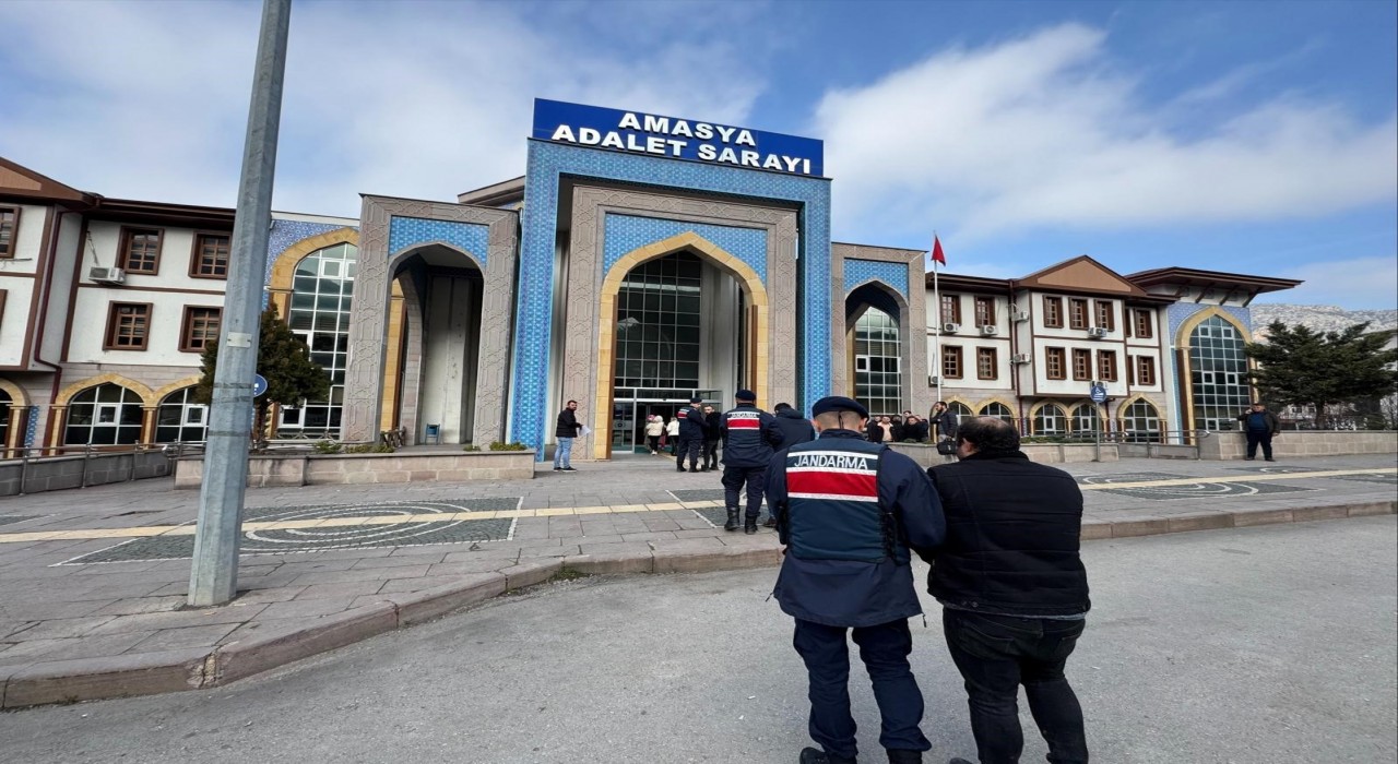 Amasyada girdikleri bir evdeki bütün eşyaları çalan hırsızlar Samsunda yakalandı
