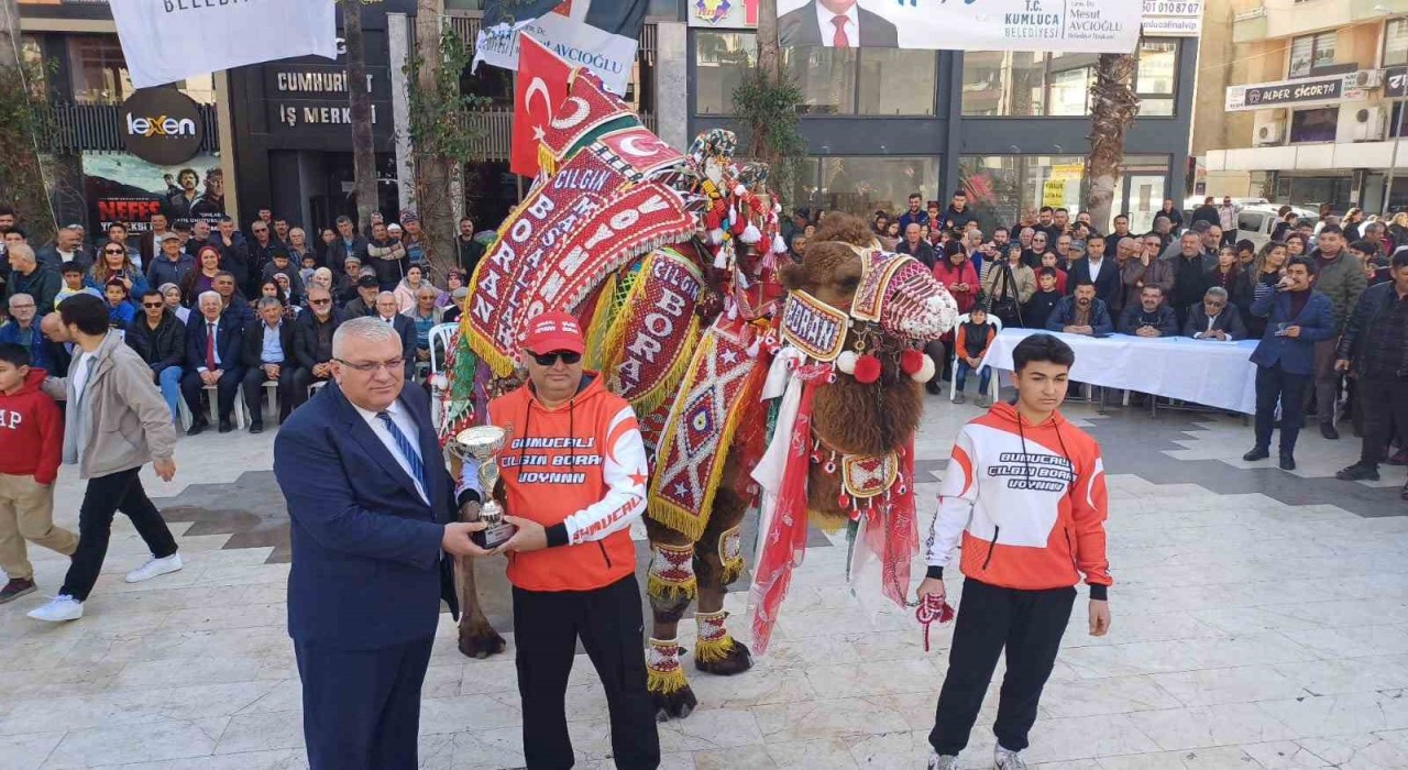 Antalyada en süslü deve seçildi