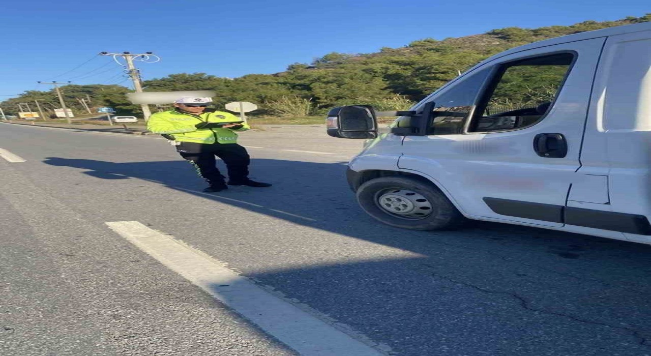Antalyada son 1 haftada 61 bin araç denetlendi, 16 bin sürücüye ceza kesildi