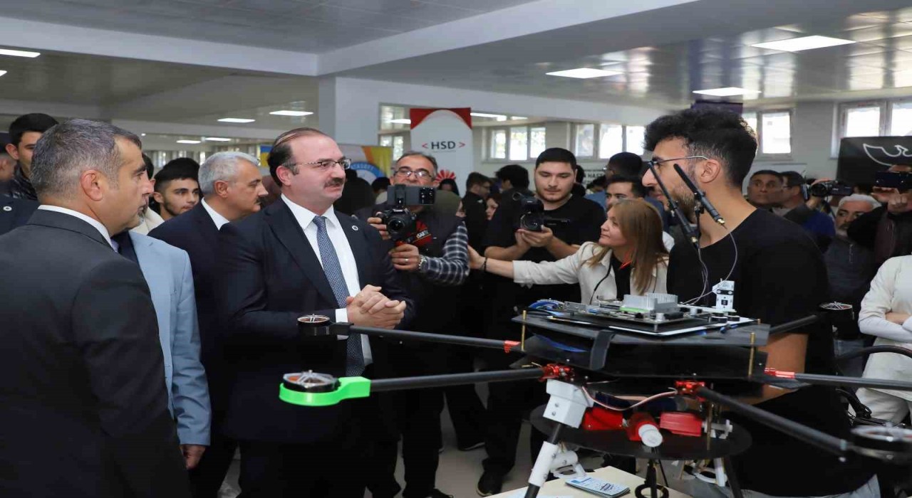 Atatürk Üniversitesinin ÜNİDES Başarısı; Gençler geleceğe iz bırakıyor