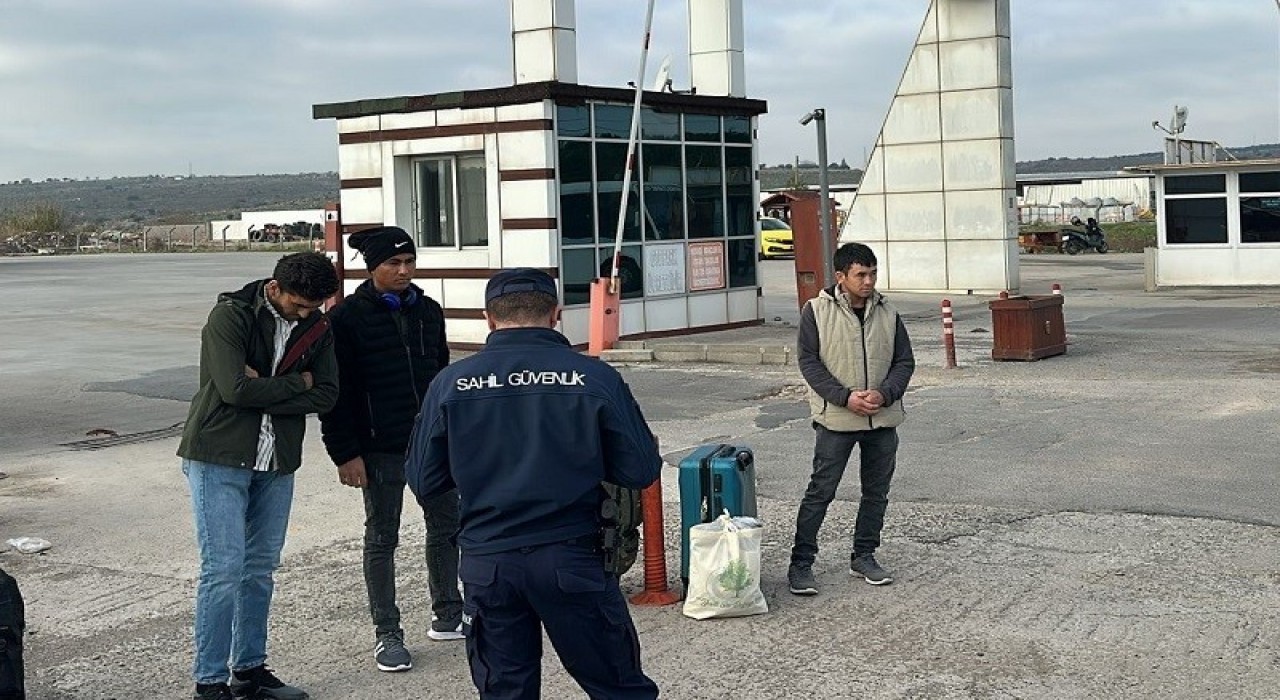 Ayvalıkta 3 düzensiz göçmen yakalandı