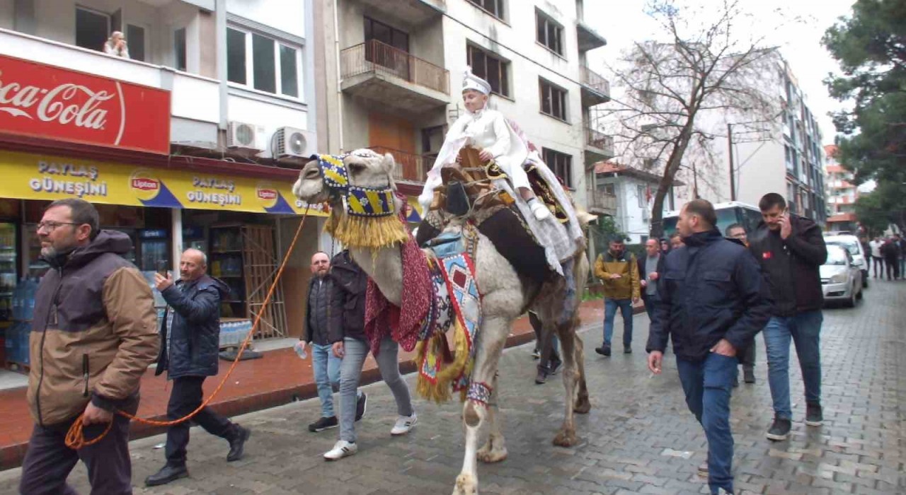 Balıkesirde develi sünnet geleneği devam ediyor