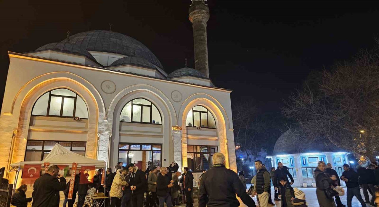 Bandırmada Miraç Kandilinde camiler dolup taştı