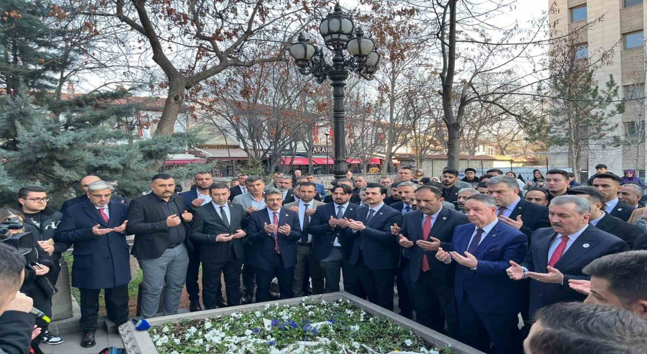 Başkan Dinç, şehit Muhsin Yazıcıoğlunun kabrini ziyaret etti
