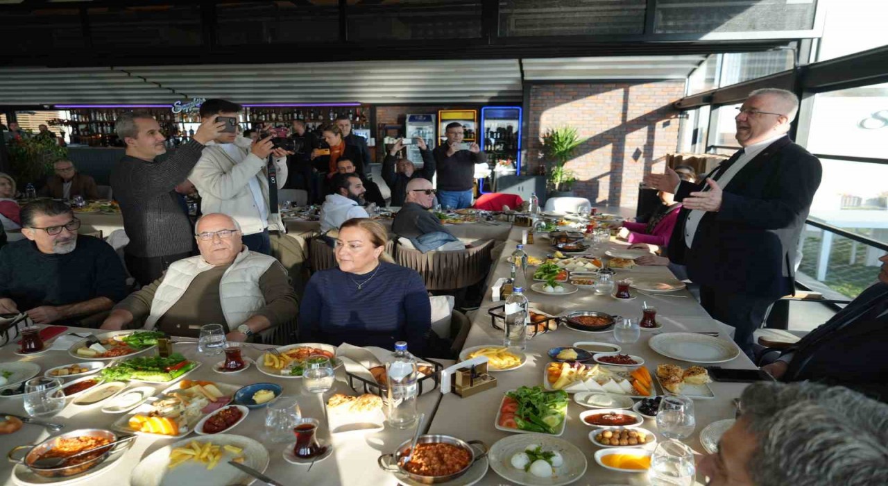 Başkan Ertaştan gazetecilere 10 Ocak jesti