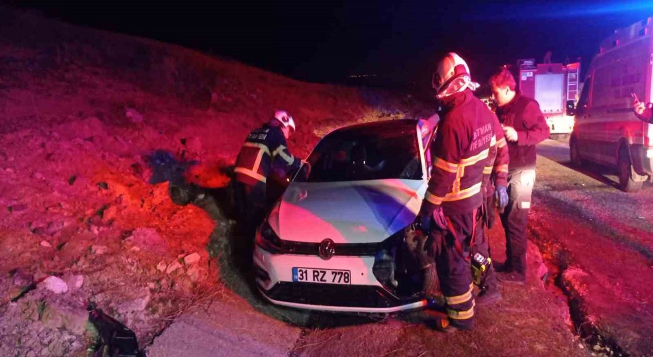 Batmanda otomobil ile hafif ticari araç çarpıştı: 4 yaralı