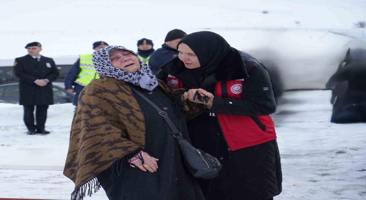 Bayburtta son yolculuğuna uğurlanan Kıbrıs Gazisi Müslim Yararın ablasının sözleri yürekleri dağladı