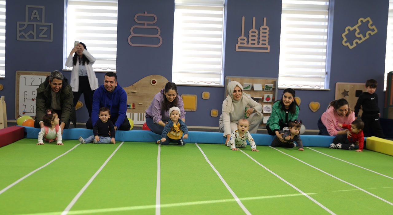 Bebek Emekleme Yarışması Renkli Görüntülere Sahne Oldu