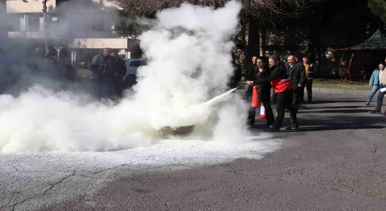Belediye personellerine acil durum ve ilk yardım eğitimi