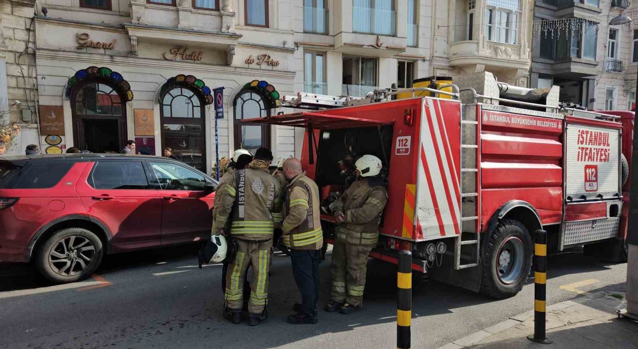 Beyoğlunda otelde yangın paniği