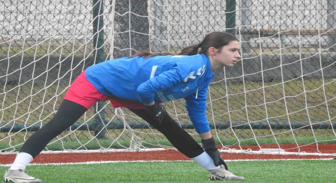 Bilecik Kolej Spor Kulübünden 3 oyuncu Galatasaraya transfer oldu