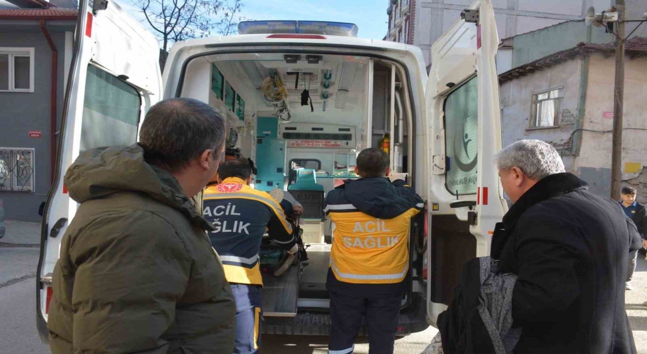 Bilecikte otomobilin çarptığı yaya yaralandı