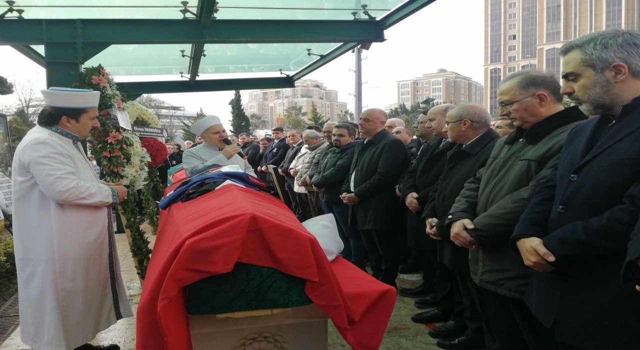 Boluda yangında hayatını kaybeden Prof. Dr. Atakan Yalçın ve kızı toprağa verildi