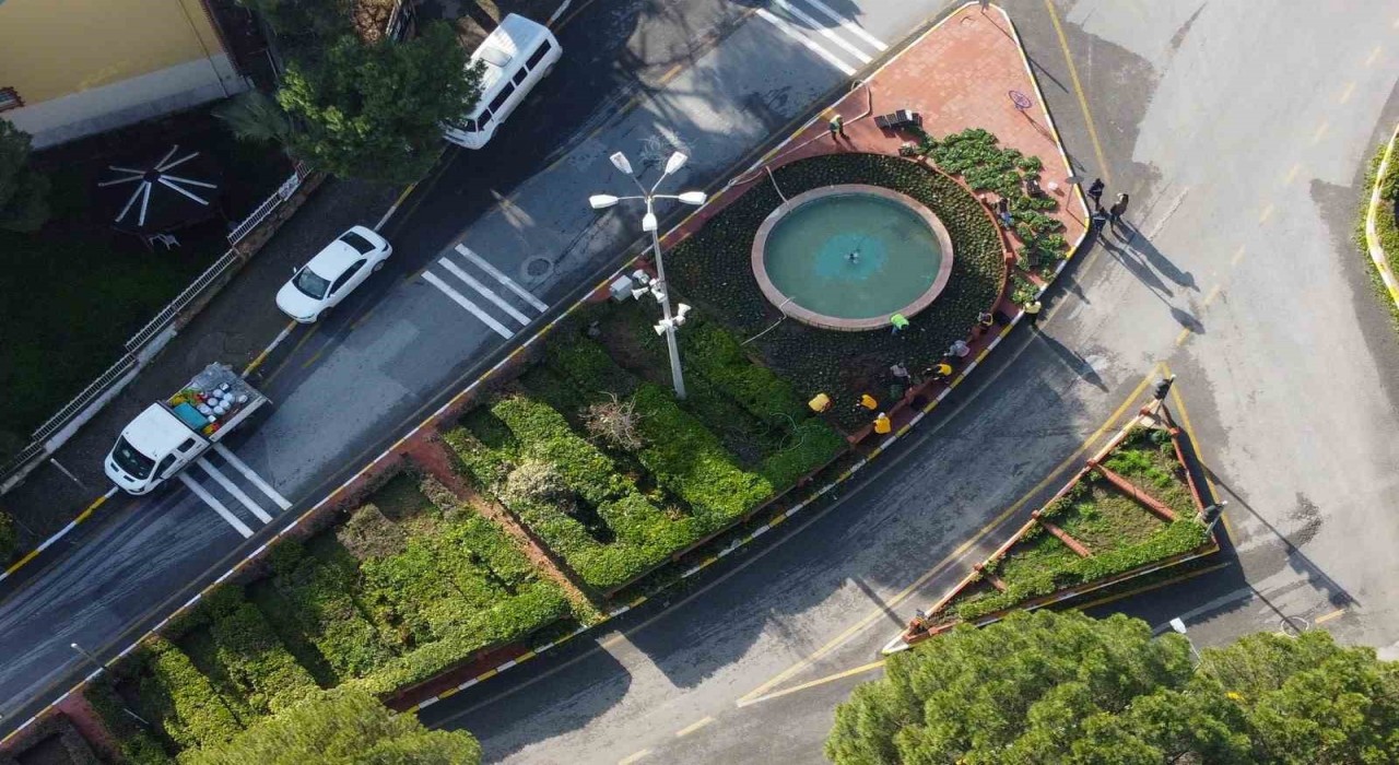 Bozdoğanda mevsimlik çiçeklerin dikimi yapıldı