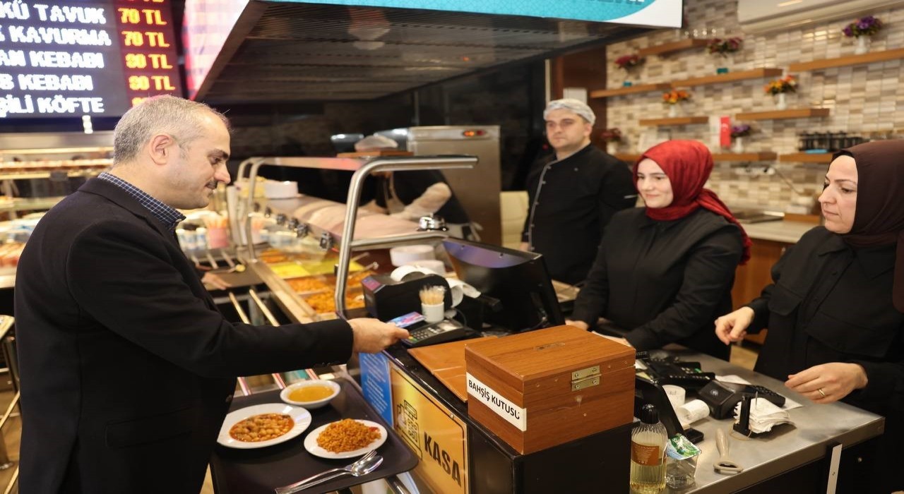 Bu tesiste etli yemekler 80, çorbalar 30 TL