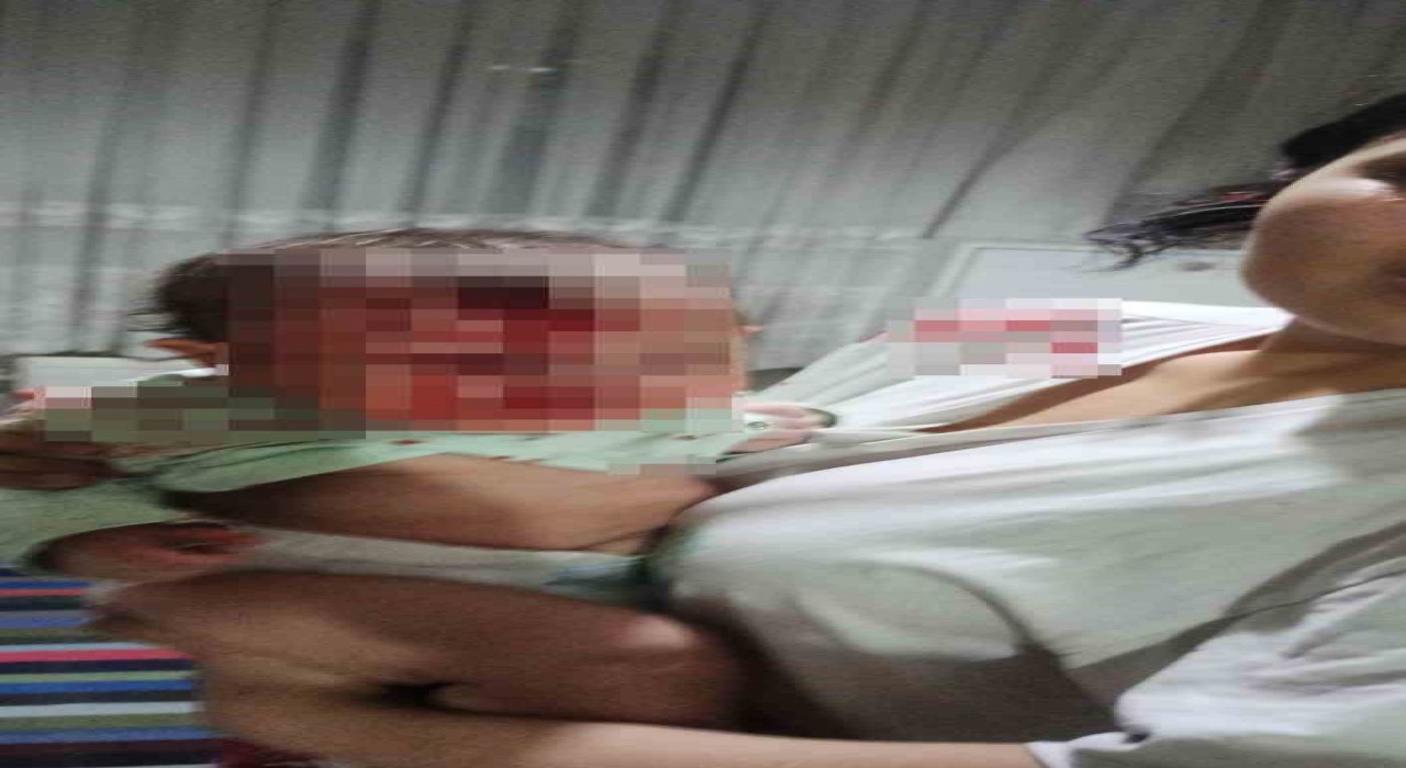 Cam sehpanın üzerine atılan 4 aylık bebeğin babası tarafından yaralandığını iddiası