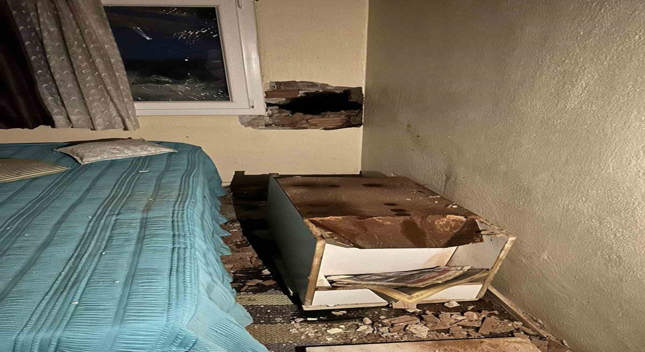 Çeşmede eve yıldırım düştü