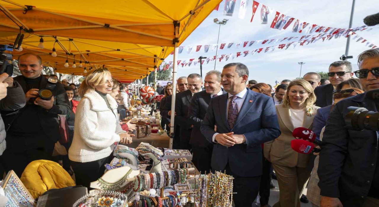 CHP Genel Başkanı Özel, Mersinde üretici kadınlarla buluştu