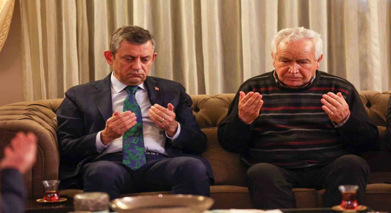 CHP Genel Başkanı Özelden otel yangınında yakınlarını kaybeden iki aileye ziyaret