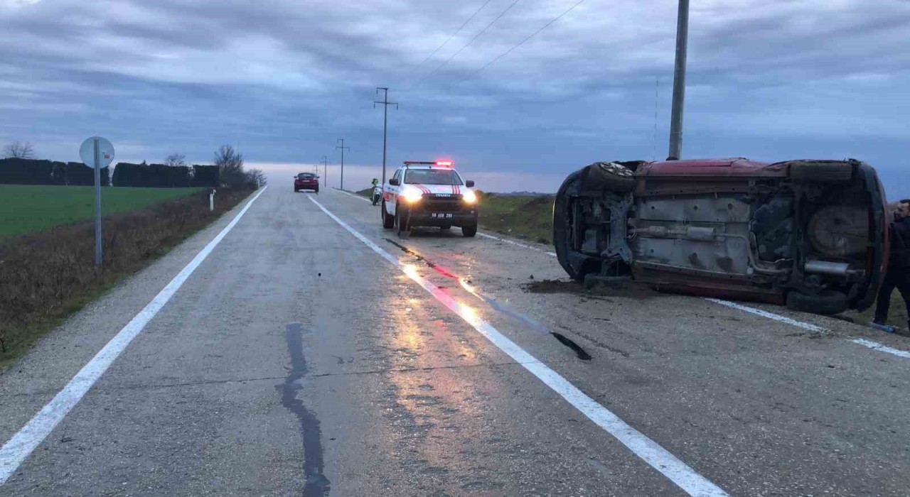 Çorluda otomobil takla attı: 2 yaralı