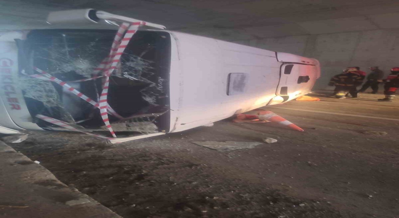 Denizlide işçi servisi devrildi: 4 ölü, 19 yaralı