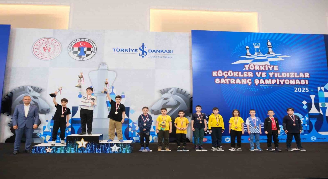 Denizlili sporcular Antalyada gerçekleşen satranç şampiyonasına damga vurdu