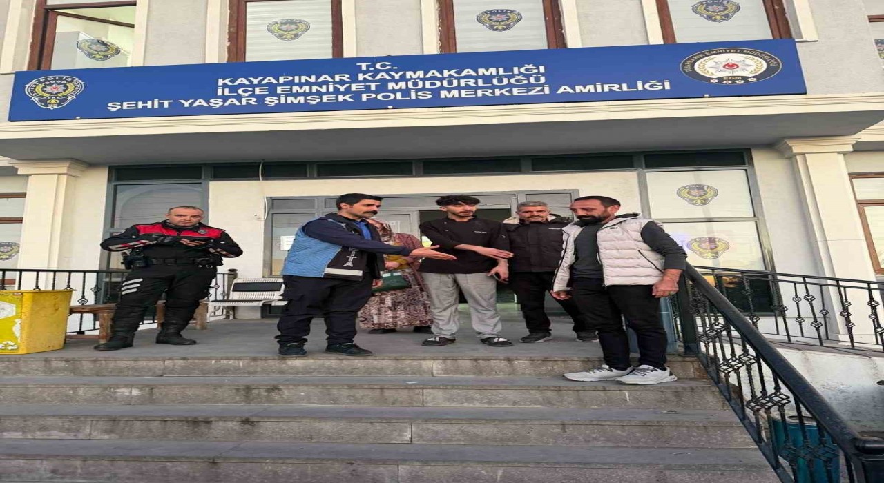 Diyarbakırda belediye personelinin yerde bulduğu para ve altın sahibine teslim edildi