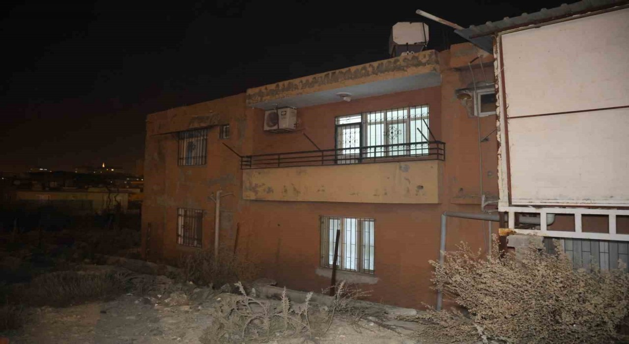 Düğüne davet ettiği yakını evindeki 1 milyon 700 bin TLyi çaldı