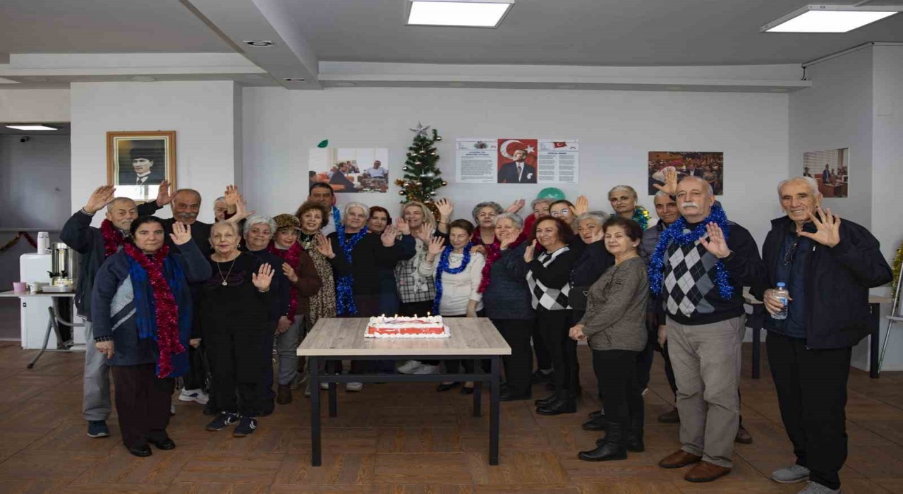 Emekliler, yeni yıla emekli evlerinde girdi