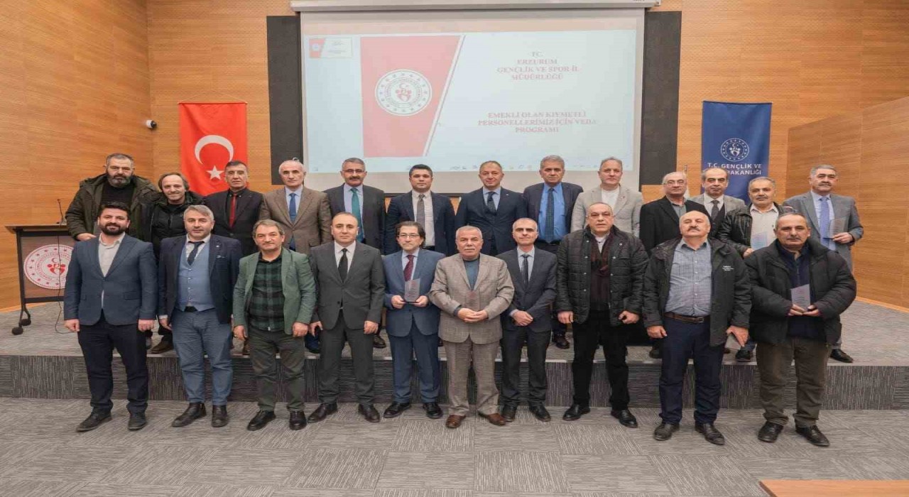 Emektar personeli plaketle uğurlandılar