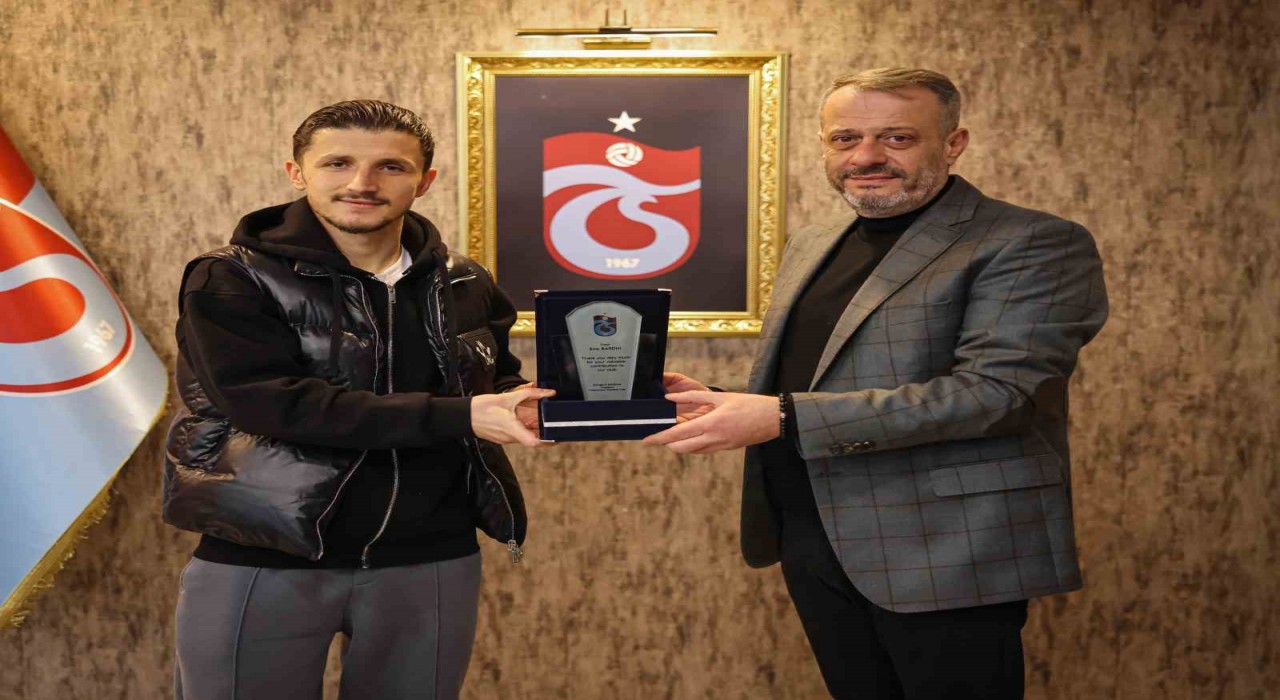 Enis Bardhiye teşekkür plaketi