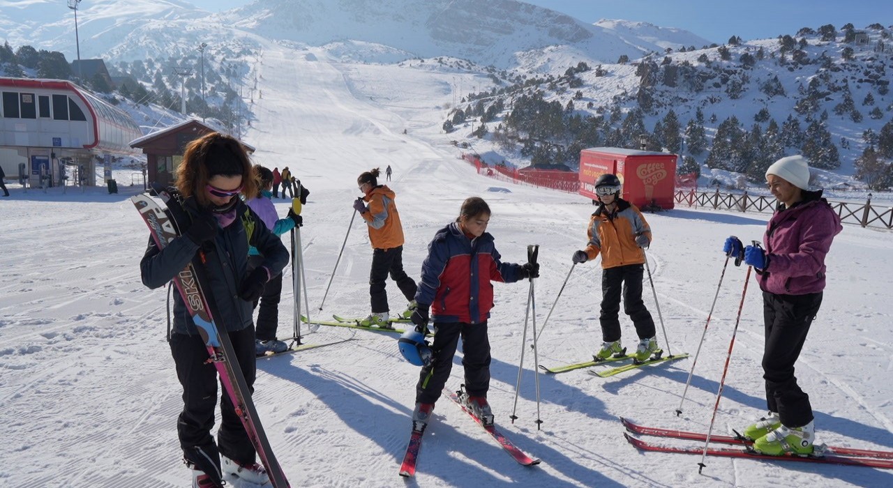 Erganda sömestir tatilinde “dağ kayağı” heyecanı