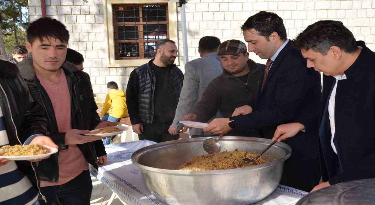 Ertuğrul Gazi Türbesinde yılların geleneği yaşatılıyor