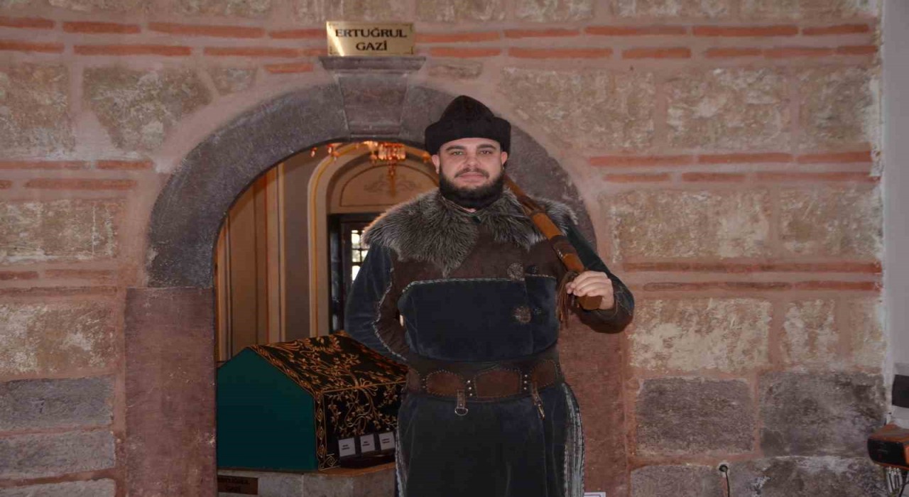 Ertuğrul Gazi Türbesindeki Saygı Nöbeti metni Söğüt ruhuna uygun olarak değiştirildi