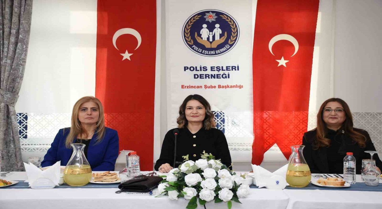 Erzincanda polis eşleri buluştu
