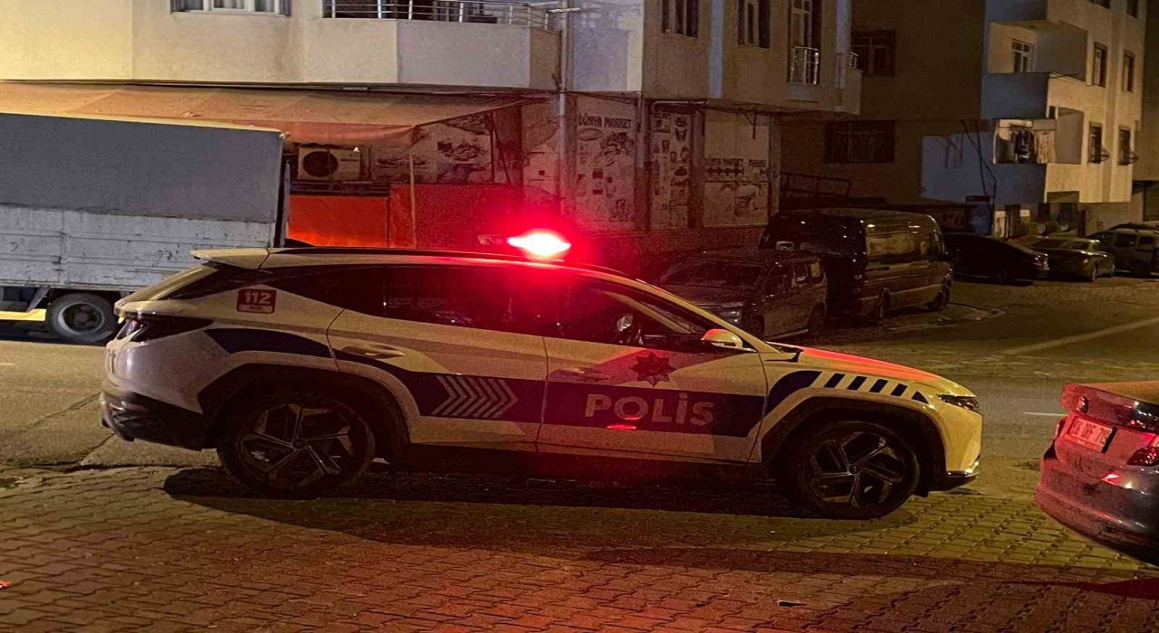 Esenyurtta seyir halindeki araca silahlı saldırı